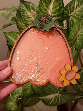 Load image into Gallery viewer, Pumpkin with flower Shaker set