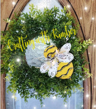 Load image into Gallery viewer, Bee Door Hanger