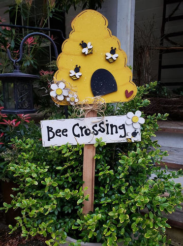 Beehive Bee Crossing Yard stake kit