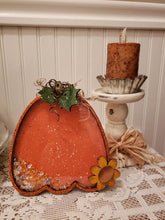 Load image into Gallery viewer, Pumpkin with flower Shaker set